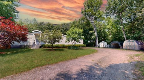 8 Maxwell Rd, Sabattus, ME 04280 exterior