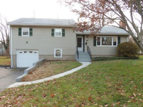 5 Scott Ln, Bridgeport, CT 06611 exterior