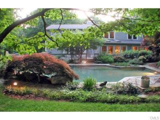 11 Lilac Ln, Weston, CT 06883 exterior