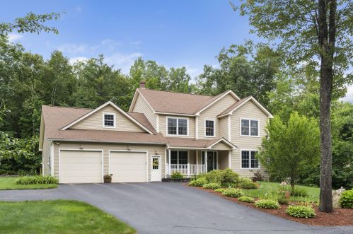 11 Macadamia Ln, Lewiston, ME 04240 exterior