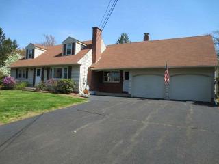 341 Abbe Rd, Enfield, CT 06082 exterior
