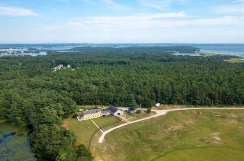 2 Jacks Marsh Ln, Wareham, MA 02571 exterior