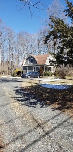 208 High St, East-Hampton, CT 06424 exterior