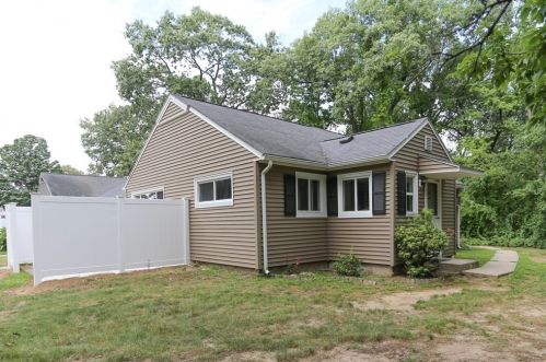 137 Partridge Ln, Chicopee, MA 01022 exterior