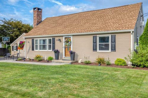 215 Winton St, Springfield, MA 01118 exterior
