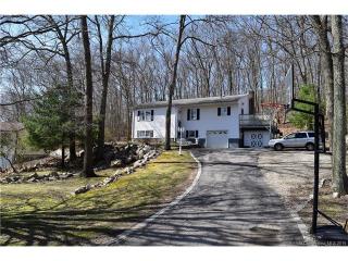 16 Devonshire Dr, Waterford, CT 06385 exterior