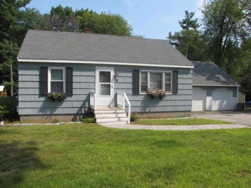 74 Forrest St, Plaistow, NH 03865 exterior