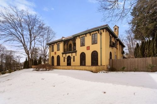 4 Kensington Rd, Worcester, MA 01602 exterior
