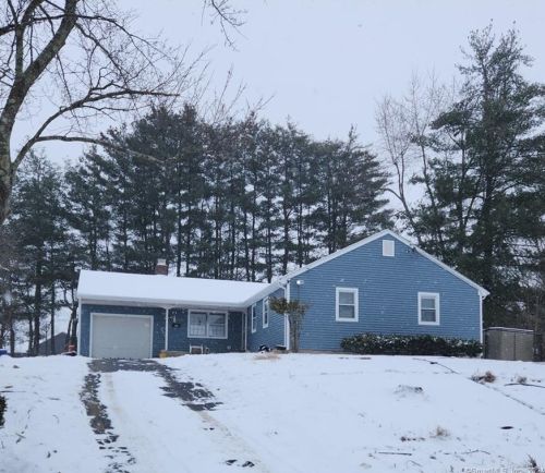 29 Downing Cir, Bloomfield, CT 06002 exterior