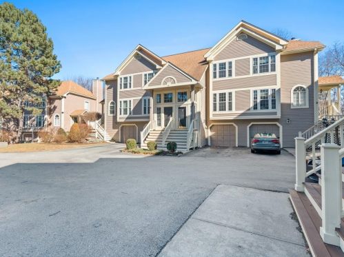 26 Sunset Ave, Providence, RI 02909 exterior