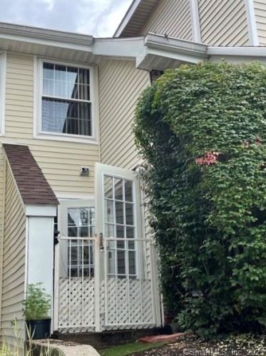 209 Carriage Crossing Ln, Middletown, CT 06457 exterior