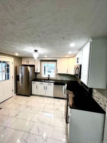 7 Sage Park Rd, Windsor, CT 06095 exterior