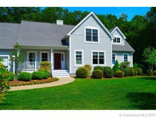 1 Tappan Zee Ln, Niantic, CT 06357 exterior