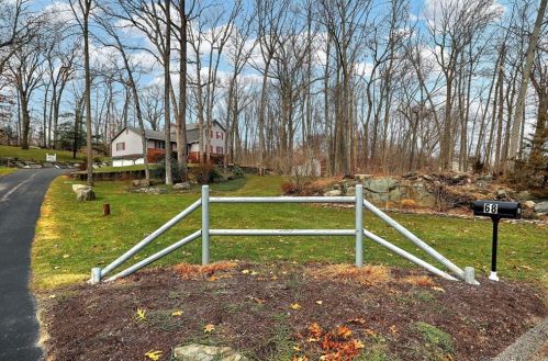 68 Hillside Ln, Upper Stepney, CT 06468 exterior