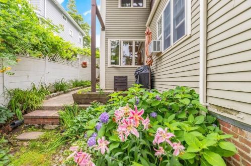 94 Bigelow St, Roxbury-Xing, MA 02135 exterior