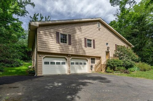 3 Ledgewood Dr, Sherman, CT 06784 exterior