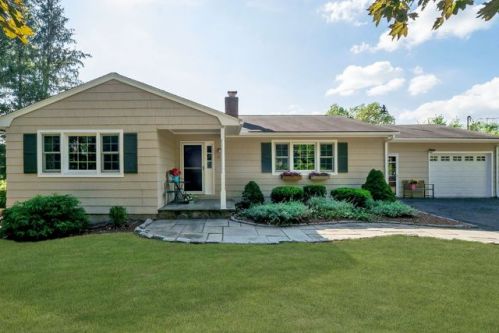 20 Wolfpits Rd, Bethel, CT 06801 exterior