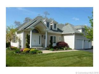 8 Fairway Dr, Wallingford, CT 06492 exterior