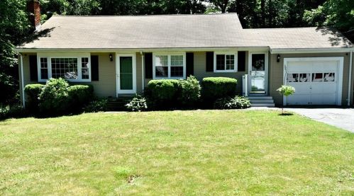 121 Sunset Dr, Raynham, MA 02767 exterior