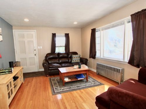 1 Crillon Rd, Worcester, MA 01605 exterior