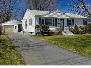 13 Wood Rd, Middletown, RI 02842 exterior