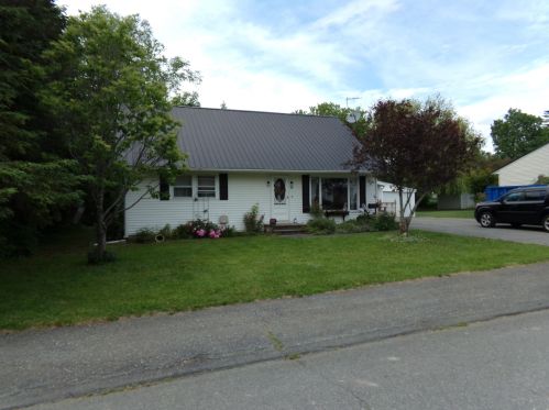25 Pleasant St, Presque Isle, ME 04769 exterior