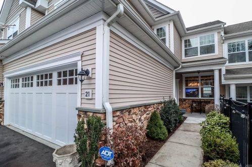 21 Hunting Ridge Ln, Bethel, CT exterior