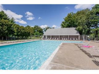 136 Watch Hill Rd, Branford, CT 06405 exterior