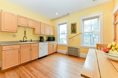 10 Forest Hills St, Roxbury-Xing, MA 02130 exterior