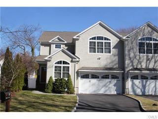 58 Meadow Ct, Fairfield, CT 06824 exterior