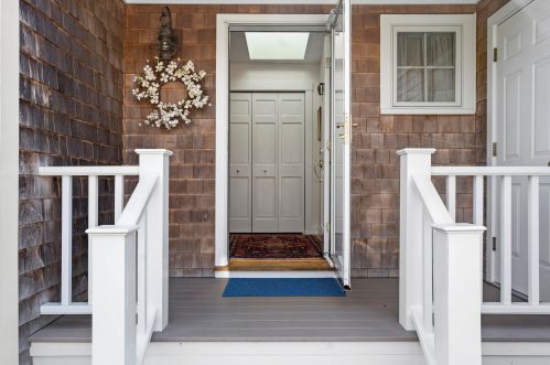 5 Marsh Hawk Cir, Edgartown, MA 02539 exterior