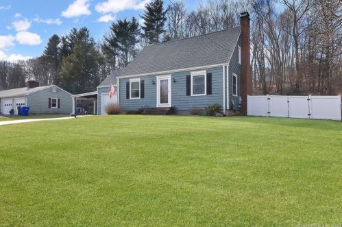 135 Ridgewood Rd, Middletown, CT 06457 exterior