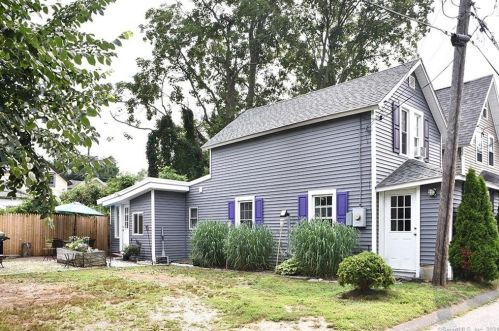 12 Pine St, Niantic, CT 06357 exterior