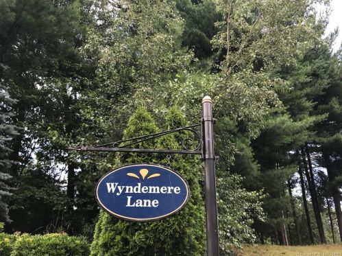 44 Wyndemere Ln, Windsor, CT 06095 exterior