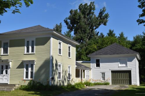 282 Main St, Pittsfield, ME 04967 exterior