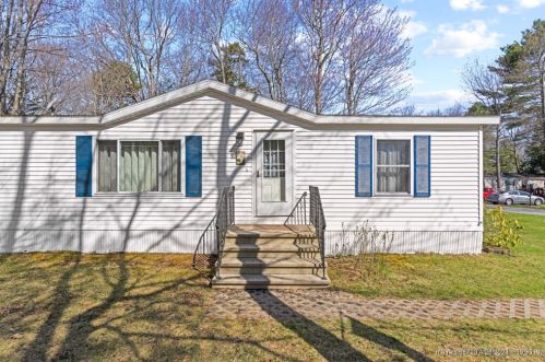 5 Rockland Dr, Old Orchard Beach, ME 04064 exterior
