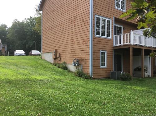 32 Julia Ct, East Windsor, CT 06016 exterior