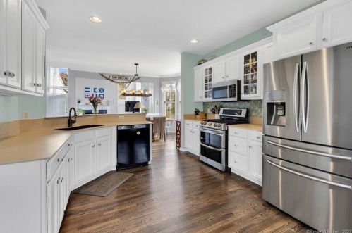 15 Brookside Dr, Waterbury, CT 06762 exterior