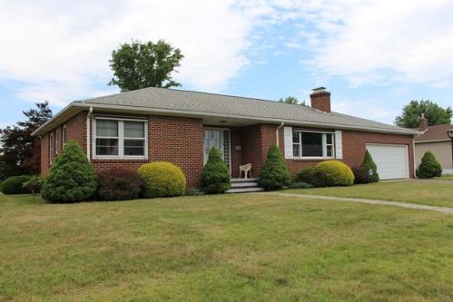 30 Woodlawn St, Chicopee, MA 01020 exterior