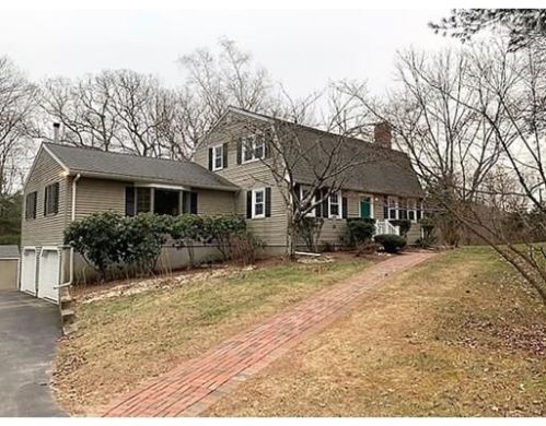 2 Highland Lake Dr, Walpole, MA 02081 exterior