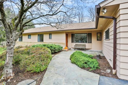 18 Ivanhoe Ln, Greenwich, CT 06830 exterior