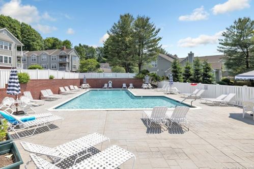 141 Mayfield Dr, Bridgeport, CT 06611 exterior