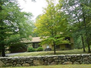 1008 Moose Hill Rd, Guilford, CT 06437 exterior