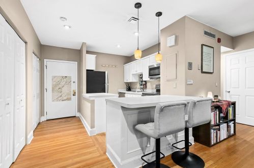403 Marlborough St, Roxbury-Xing, MA 02115 exterior