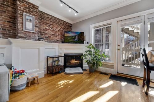 673 2Nd St, Roxbury-Xing, MA 02127 exterior