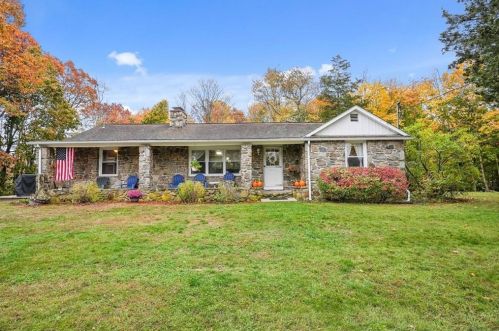 16 Edgewood Rd, Glocester, RI 02814 exterior