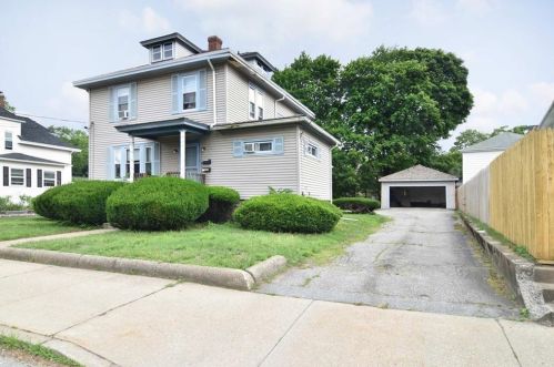 846 Mendon Rd, Woonsocket, RI 02895 exterior