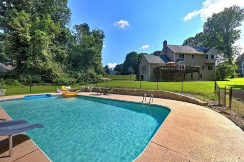 25 Owl Hill Rd, Upper Stepney, CT 06468 exterior