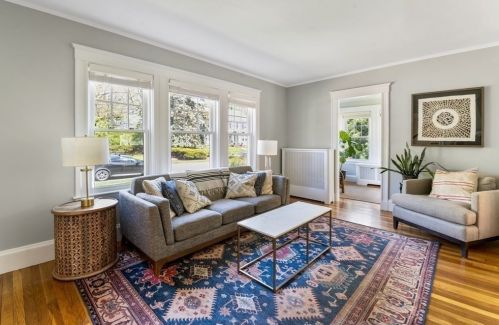 20 Dartmouth Ave, Dedham, MA 02026 exterior