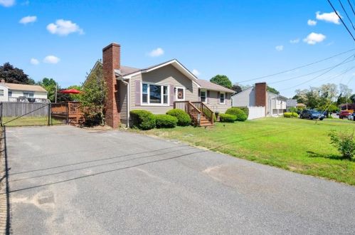 59 Glen Meadows Ct, Warwick, RI 02889 exterior